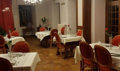Réserver une table pour deux personnes dans un restaurant semi-gastronomique - Combressol - Hôtel-Restaurant Le Châtel